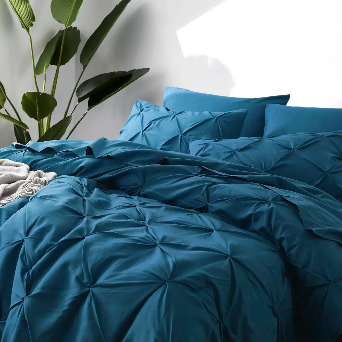 7-Piece Bedding Set – King, Ultra-Soft, Pintuck, Geometric, All-Season